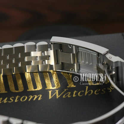 Silver watch band with clasp for the Seikojust Green Roman Seiko mod featuring NH35 automatic