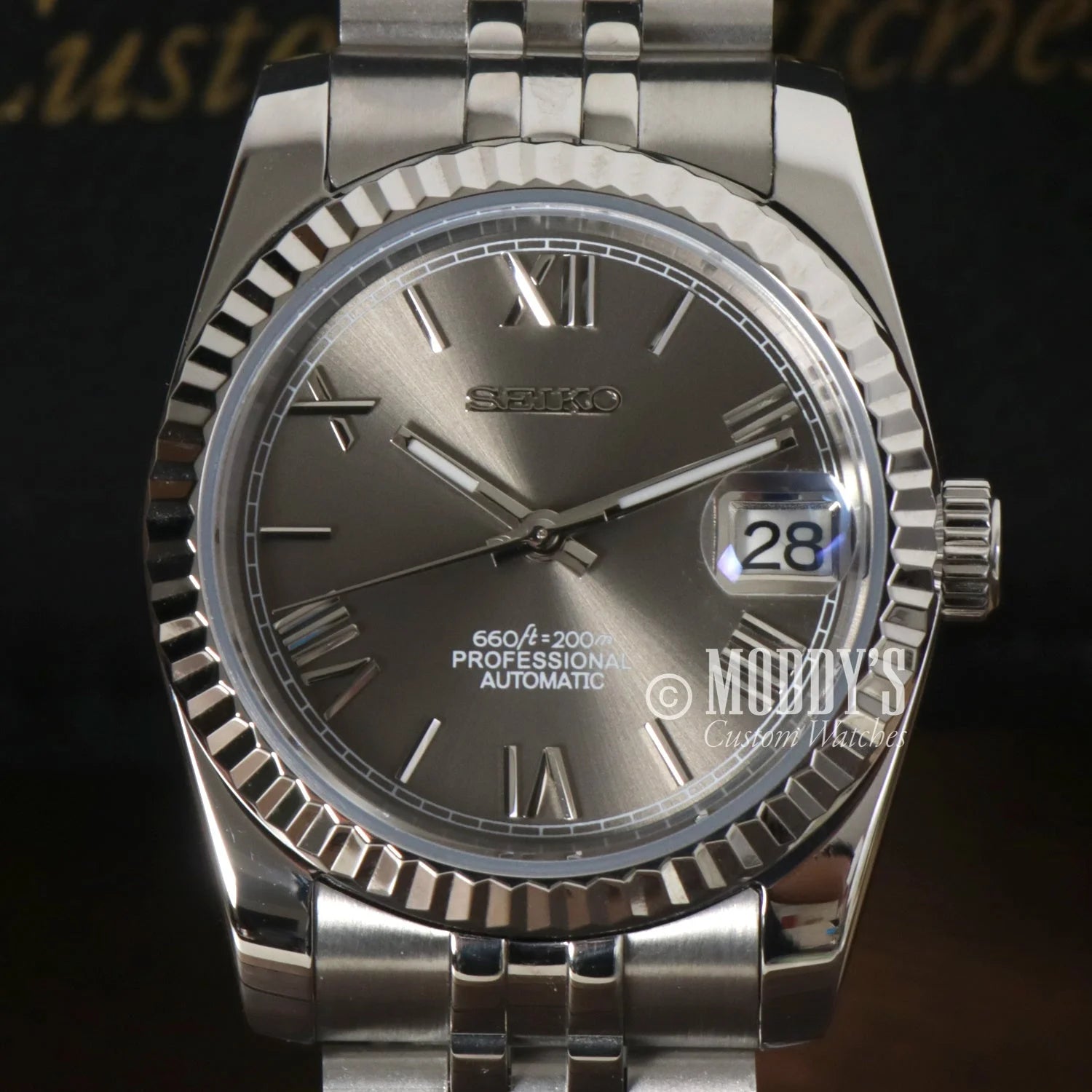 Silver luxury Seikojust Roman Champagne wristwatch with NH35 automatic movement