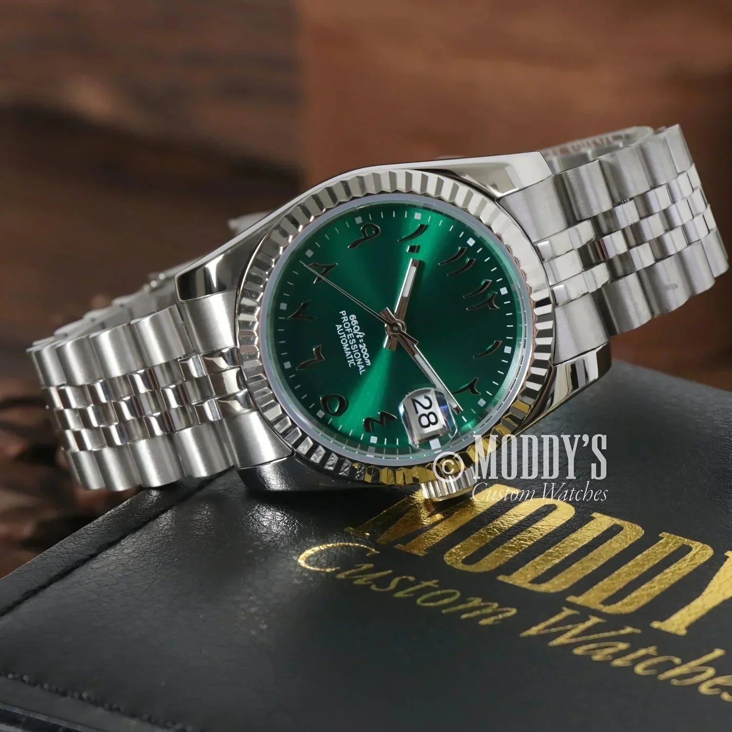 Silver wristwatch with green face, Seiko Mod Datejust Royal Green Arabic, NH35 automatic movement
