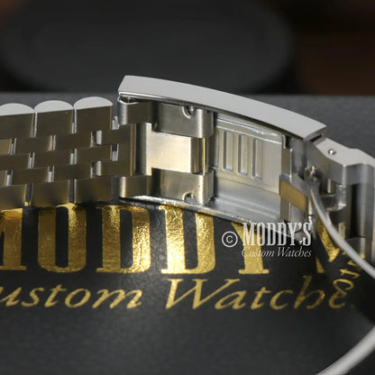 Silver watch band clasp for Seikojust White Arabic Textured, featuring NH35 automatic movement