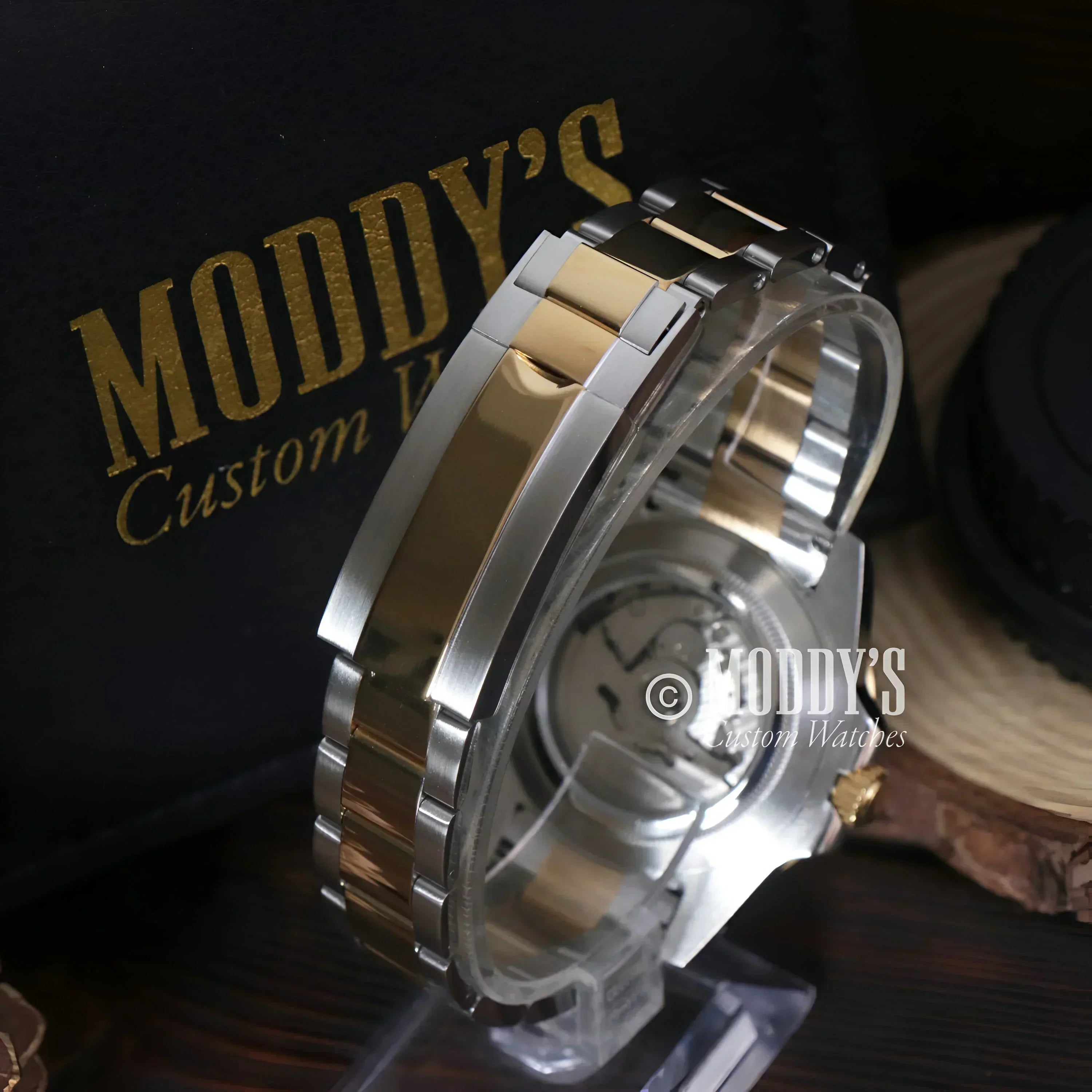 Two-tone metal watch Seikomariner Black featuring Seiko NH35 automatic movement