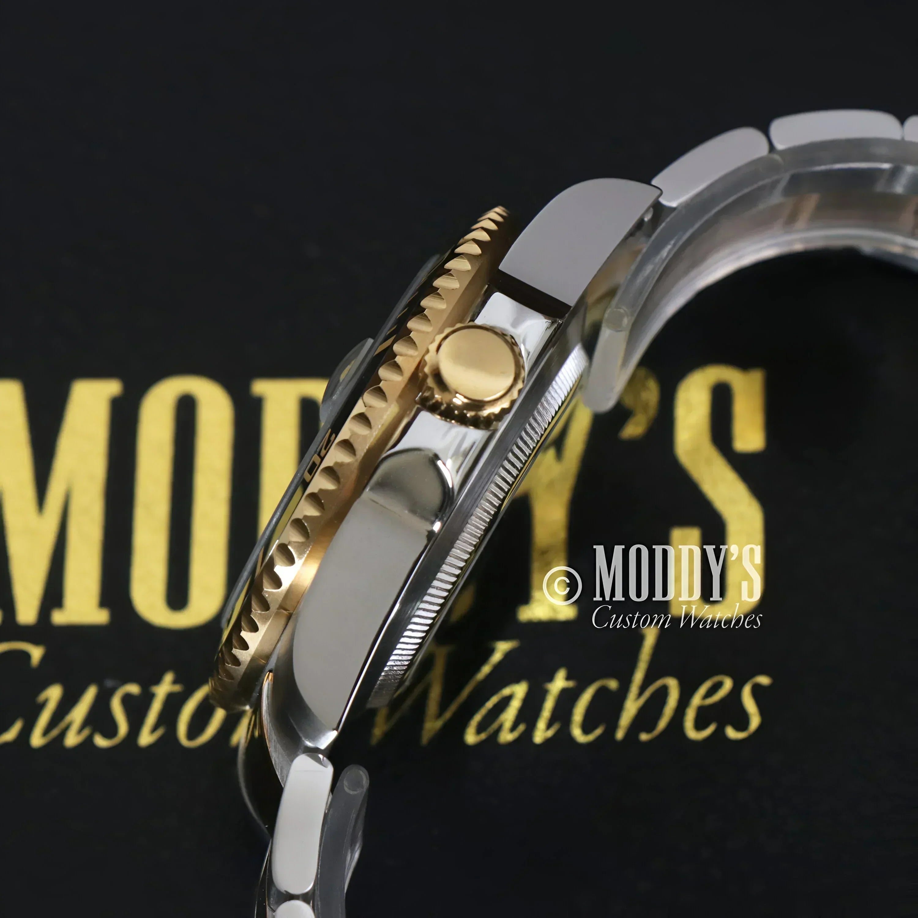 Two-tone Seikomariner wristwatch featuring Seiko NH35 automatic movement