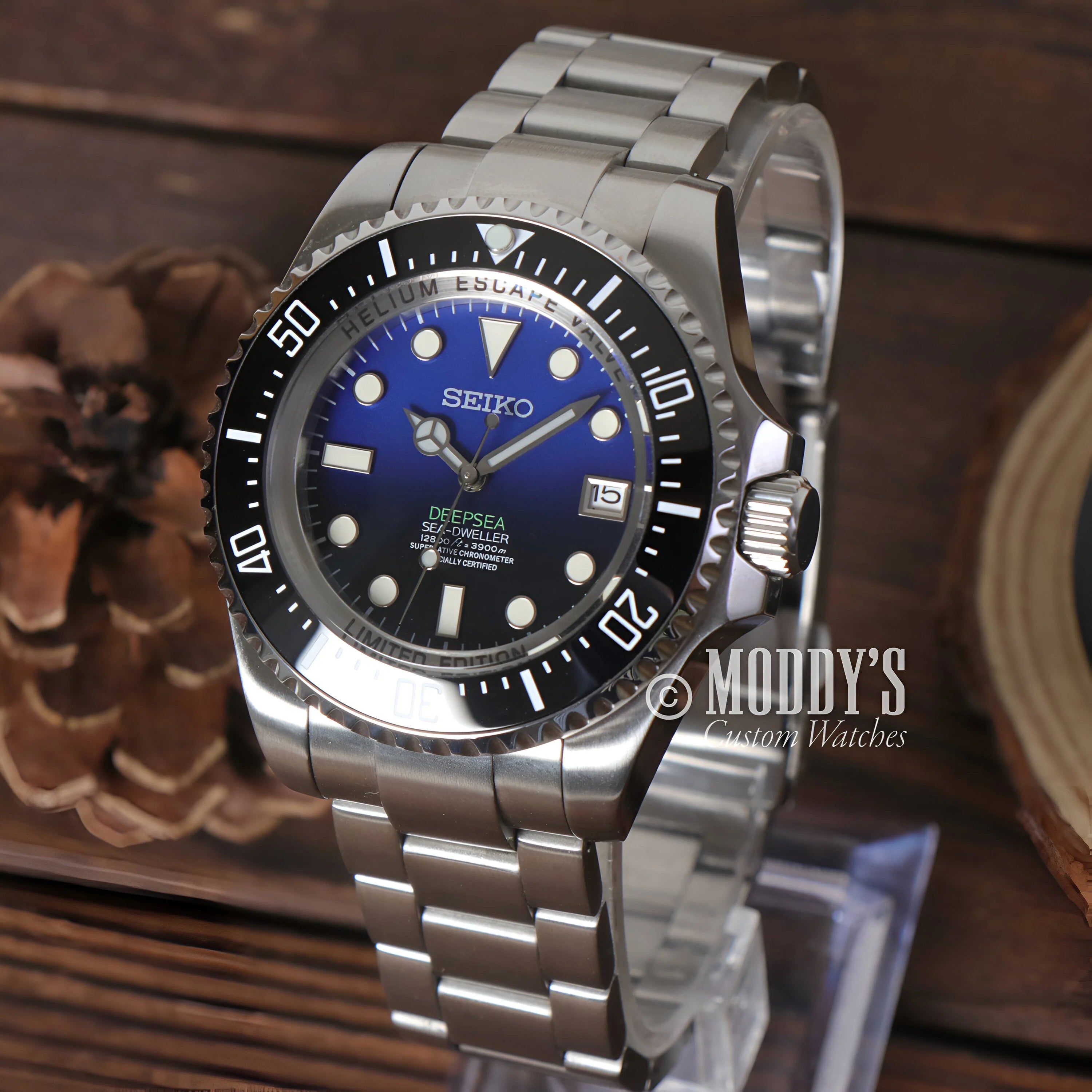 Seiko Mariner Deepsea Dive Watch with Blue-Black Gradient Dial and 904L Stainless Steel