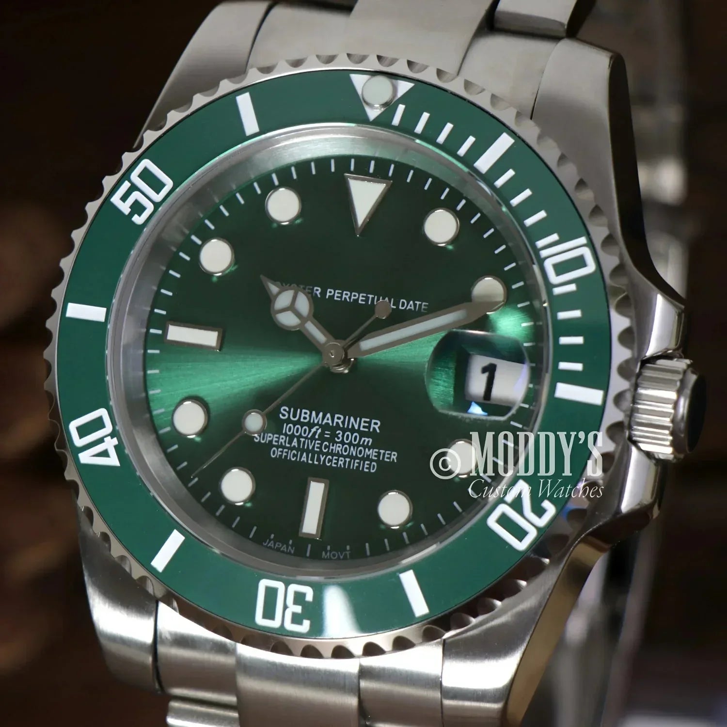 Green Rolex Submariner wristwatch in Seikomariner Hulk with NH35 automatic movement