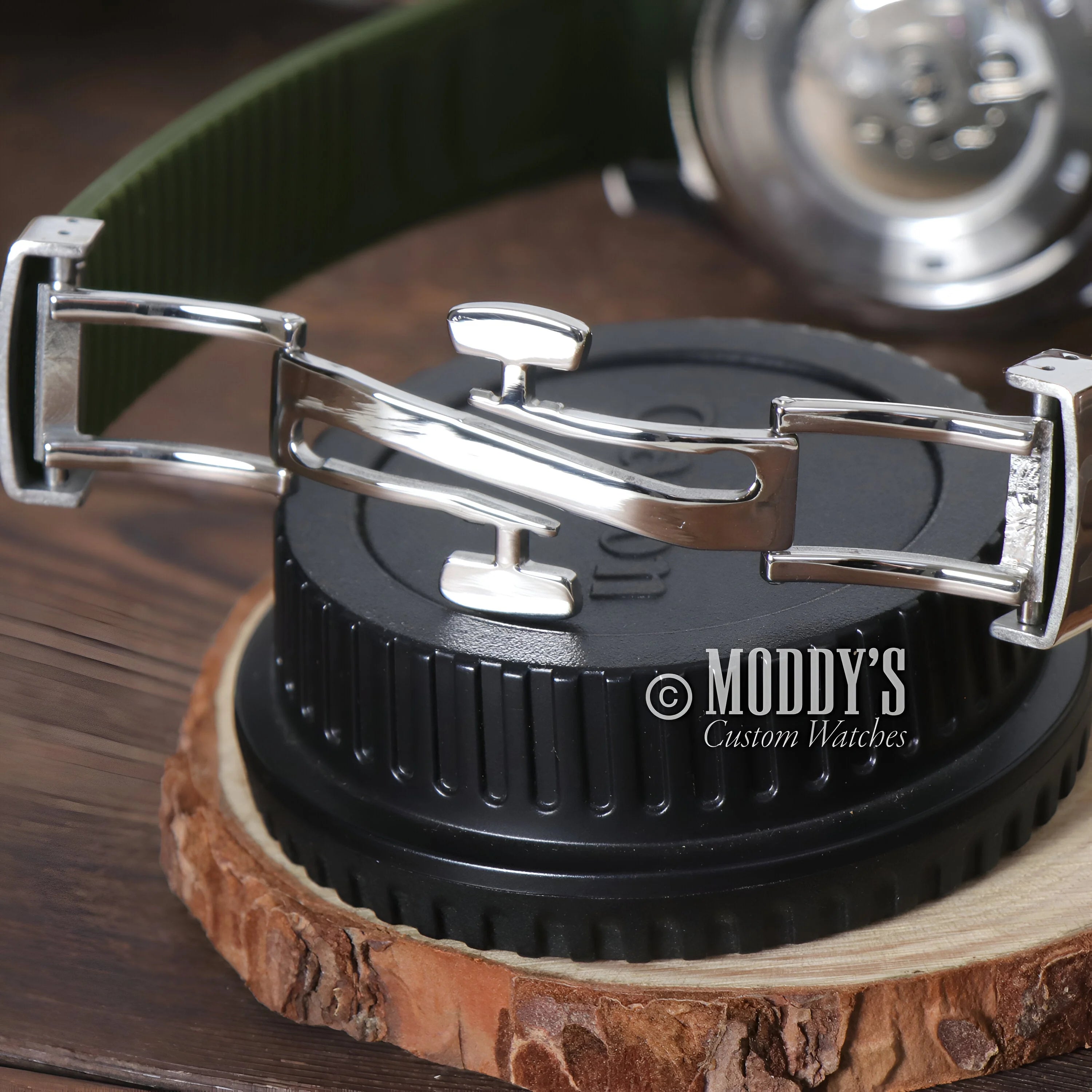 Watch Clasp Of Seikonaut Green By Seiko Mod On ’moddy’s Custom Watches’ Black Base