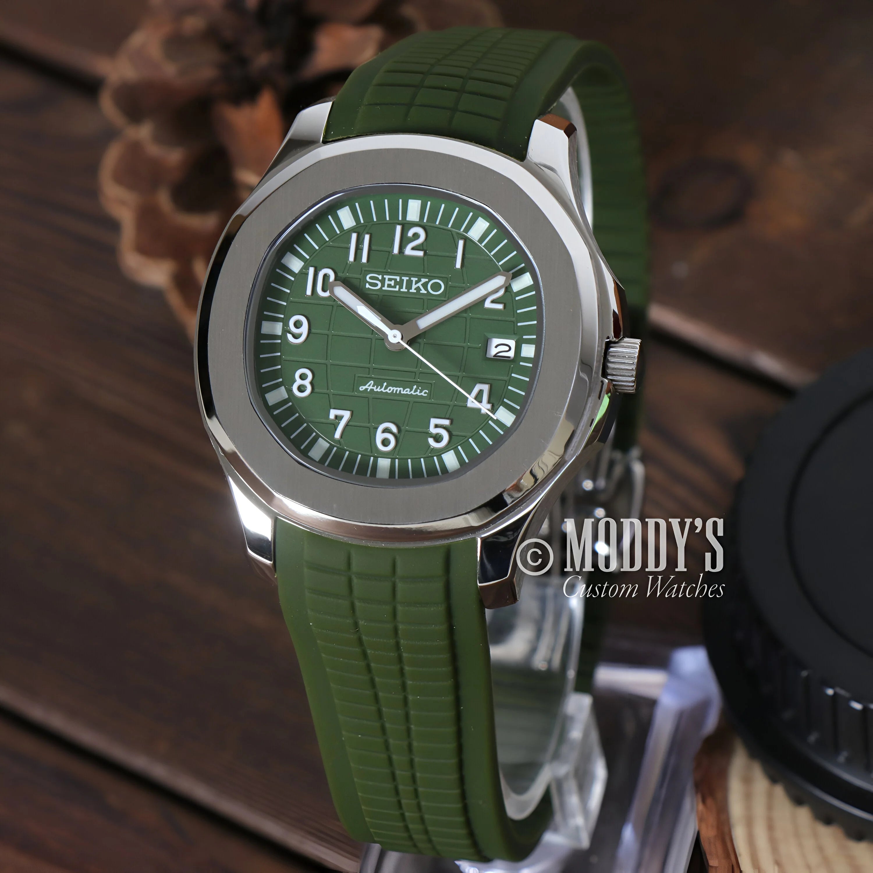 Seikonaut Green: Seiko Mod Automatic Watch With Green Case And Matching Rubber Strap
