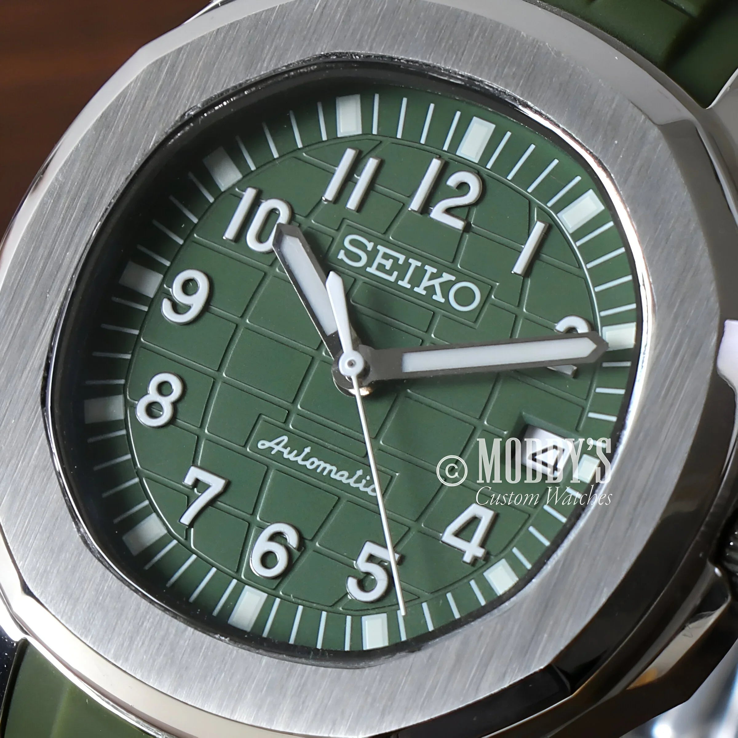 Seikonaut Green Watch With Green Dials And Silver Case - Stylish And Sleek Seiko Timepiece