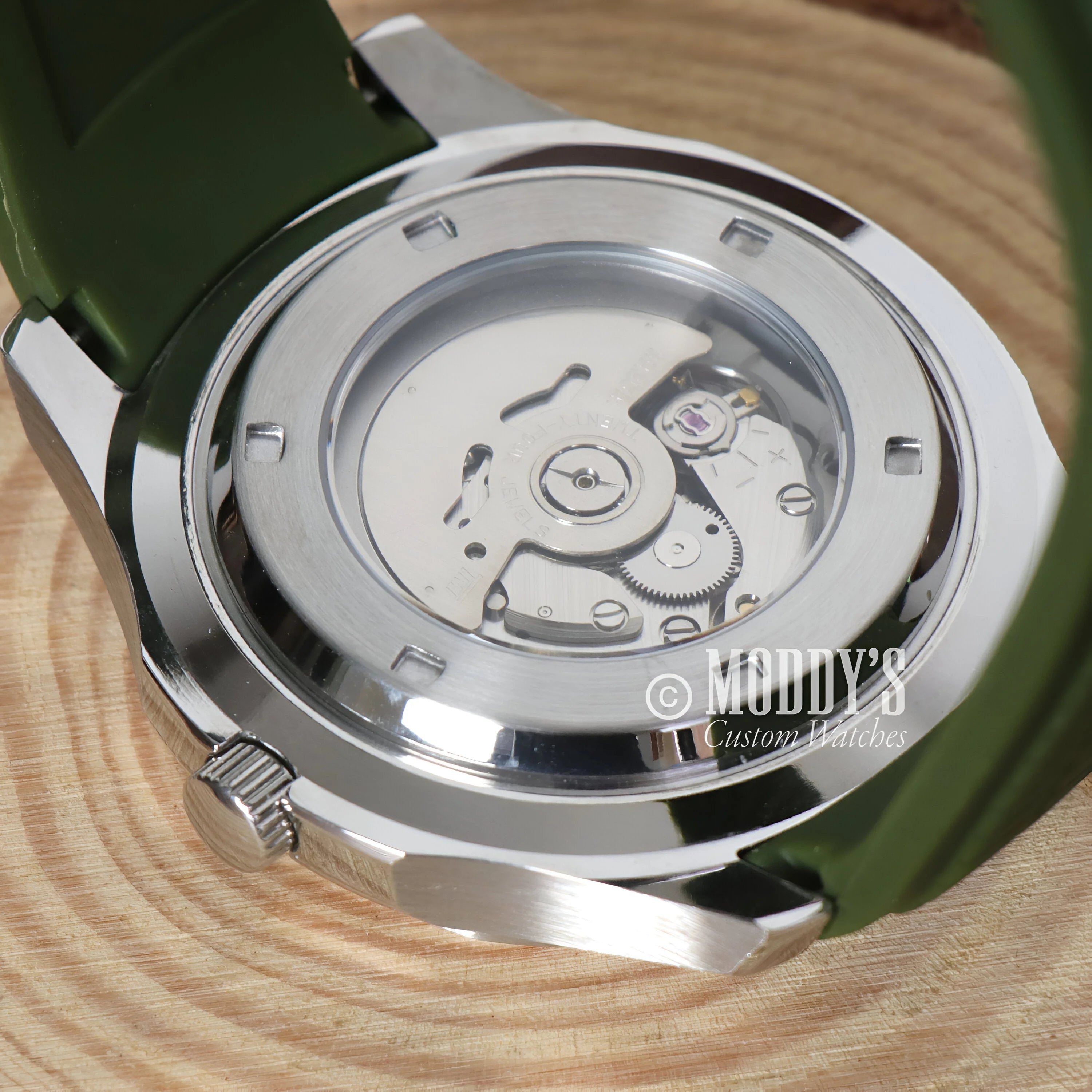 Seiko Mod Seikonaut Green Watch - View Of Mechanical Movement & Green Strap