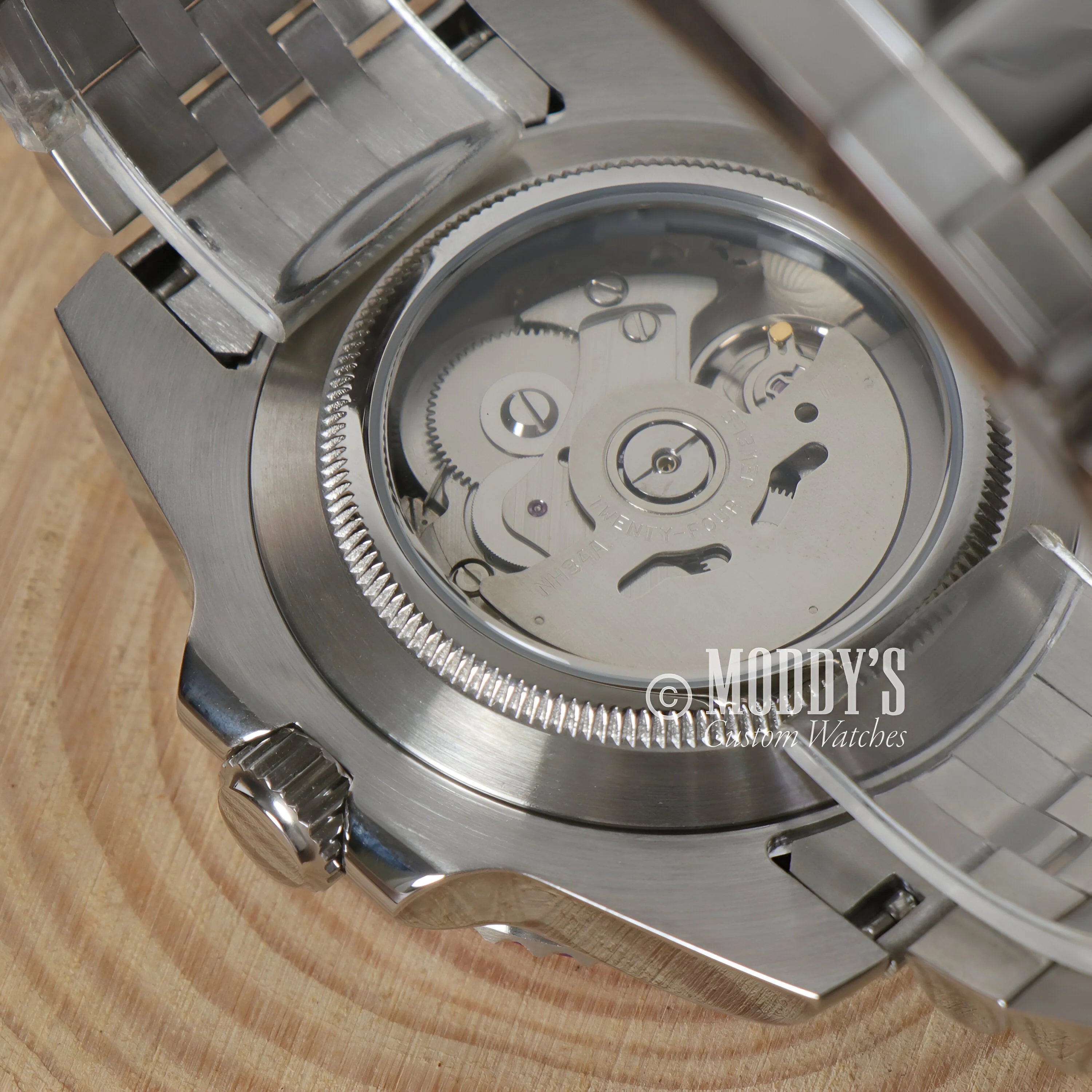 Transparent Case Back Displaying Intricate Gmteiko Pepsi Mechanical Watch Movement
