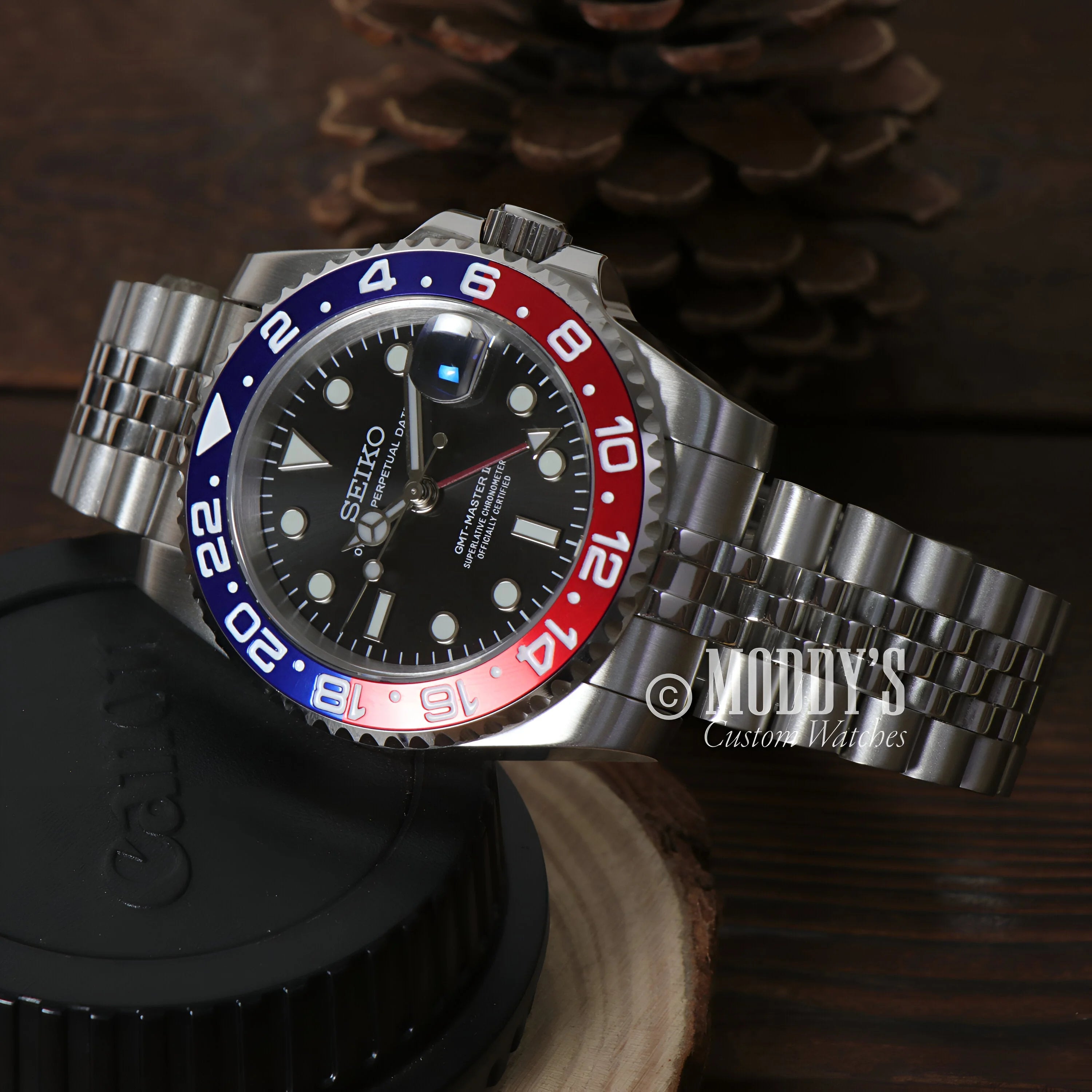Seiko Dive Watch With Gmt Case, Blue/red Pepsi Bezel, Stainless Steel Bracelet - Gmteiko Pepsi