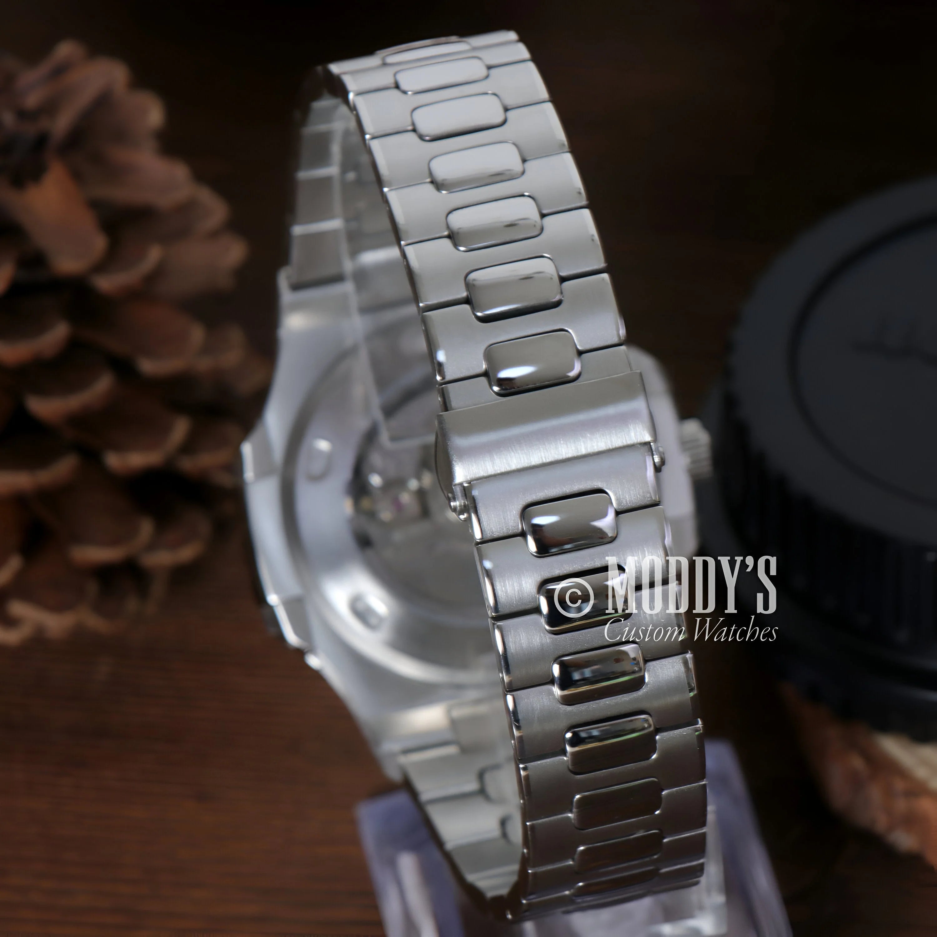 Nautiko White Watch With Silver Metal Bracelet Featuring Elegant Rectangular Links
