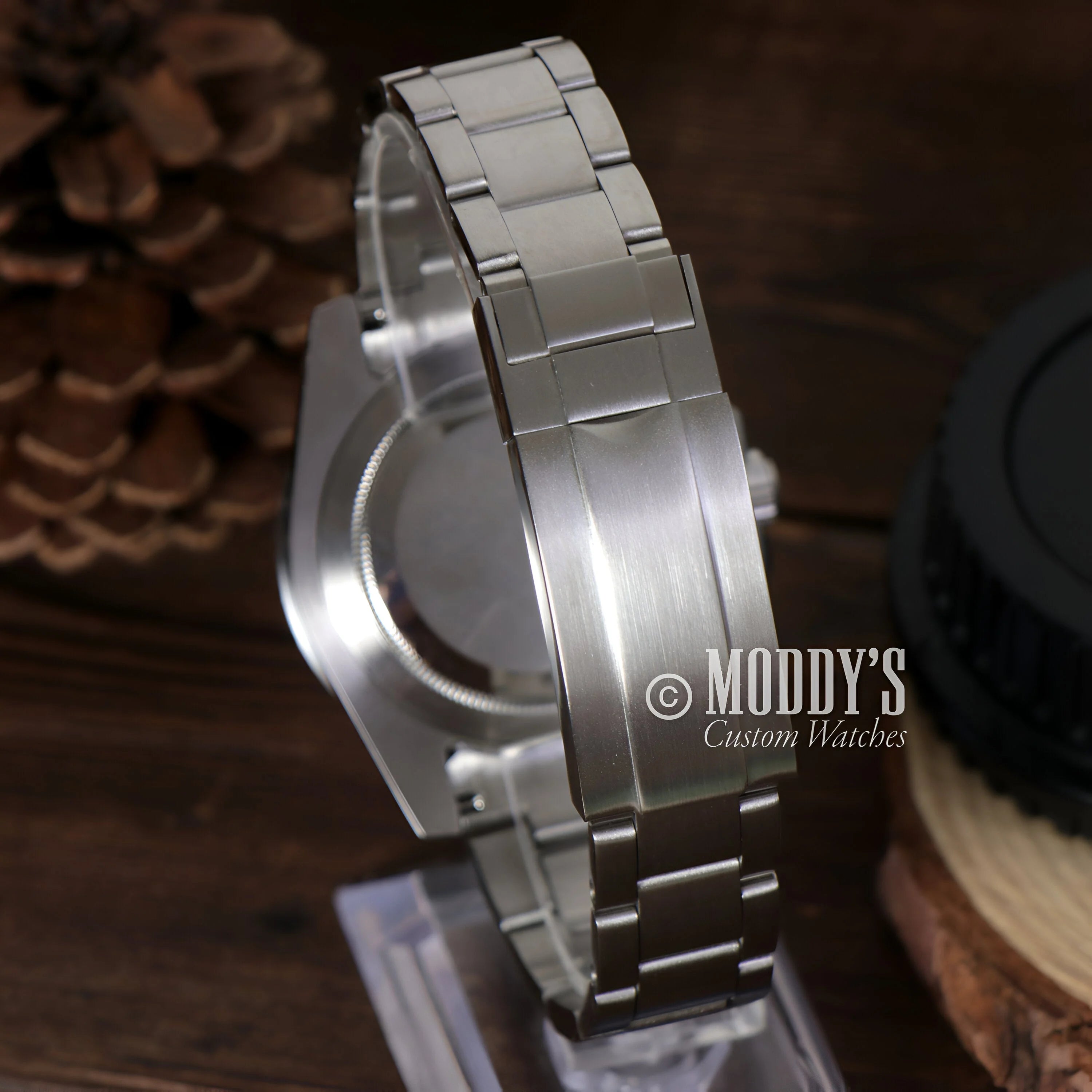 Stainless steel wristwatch with metal link bracelet, Seikomariner Hulk case design